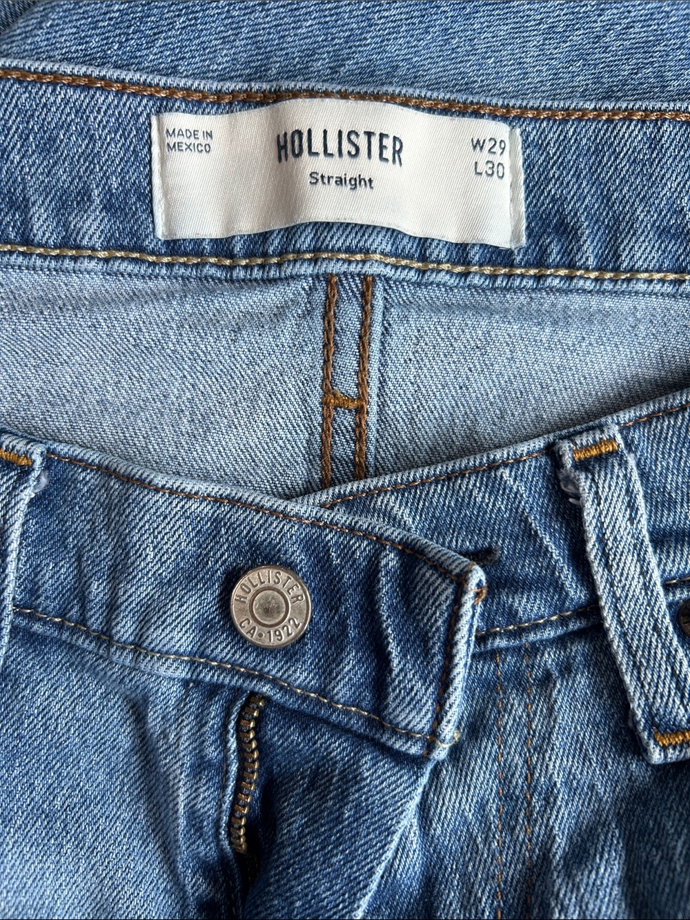Hollister Men's Light Wash Straight-Leg Jeans. Men Size 29x30
